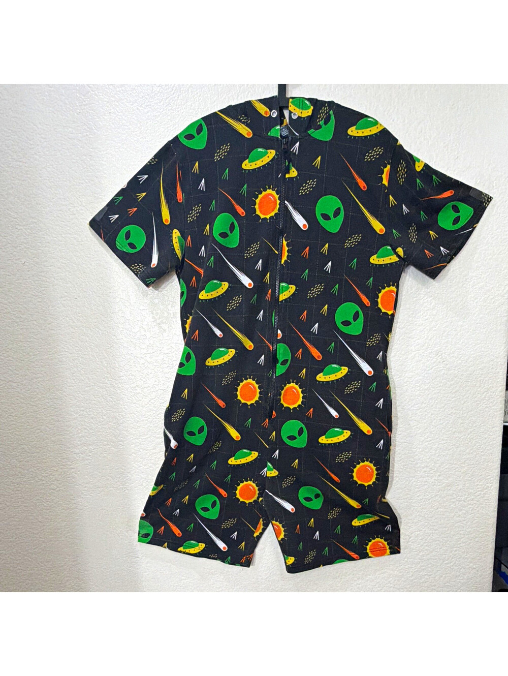 Top Drawer Men’s  L Black Space Alien Print Short Sleeve Zip Front Romper